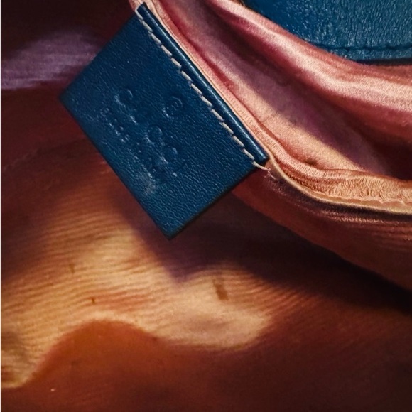 GUCCI Cobalt blue GG MARMONT MATELASSE VELVET Shoulder Bag - Picture 6 of 11